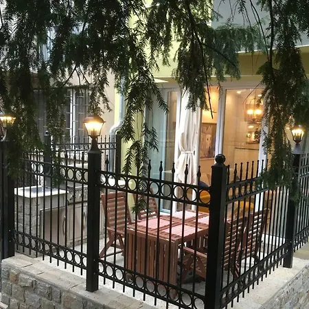 A Luxury With Patio And Bbq Apartment